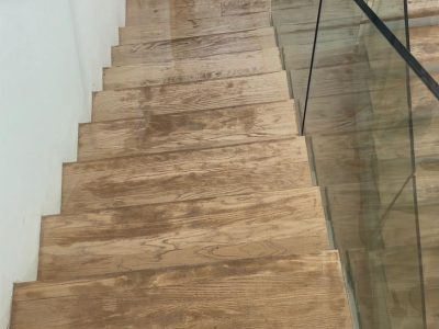 מדרגות עץ קודם